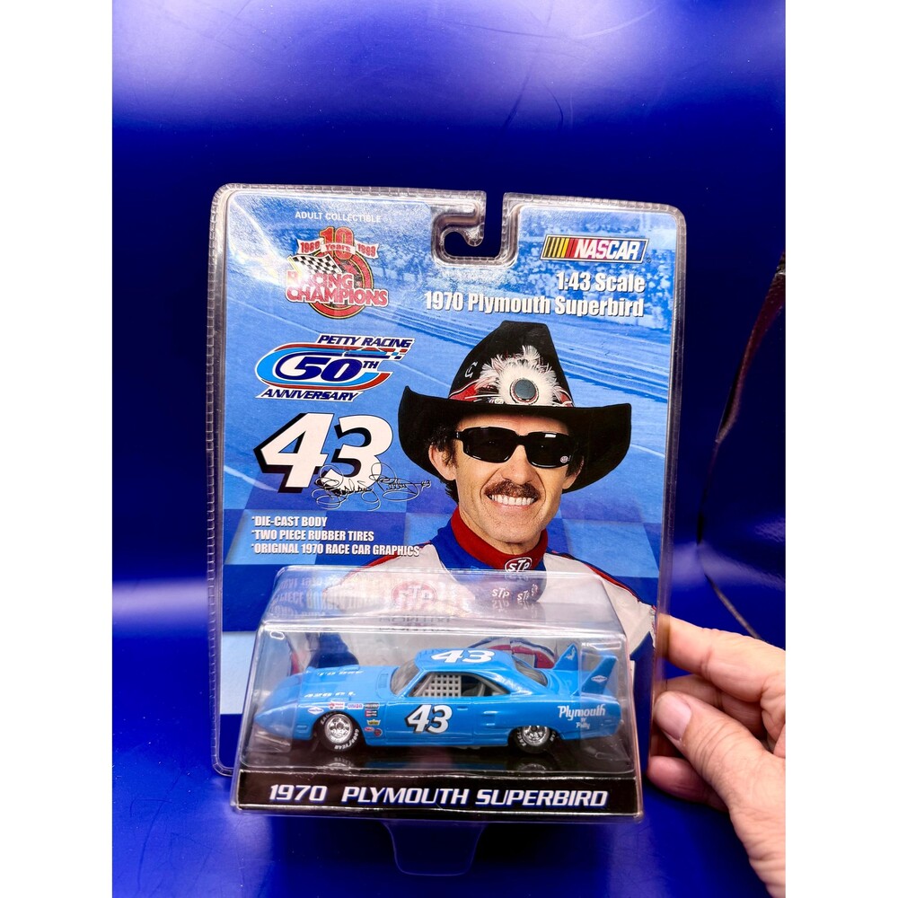 Richard Petty #43 1970 Plymouth Superbird 1:43 Racing Champions 50th Anniversary